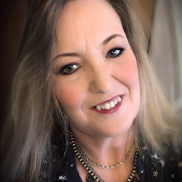 Meet your Posher, Lori - Picture 1 of 1